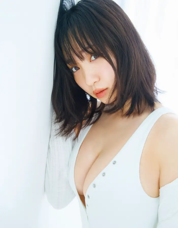 욕조속의 귀여운 소녀