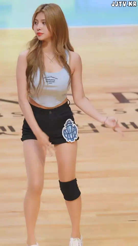 봉긋한 민소매 전은비 치어리더