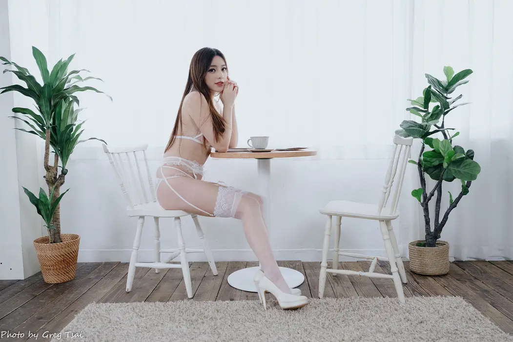 Lily 리리, Photobook Cute White Silk Set.01
