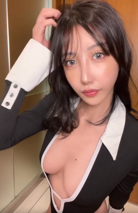 카메라 보는 처자 몸매