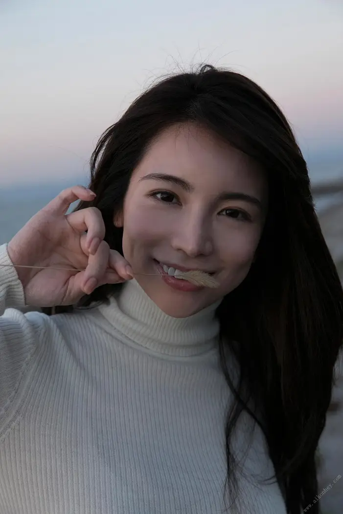 나카무라 미카미, 사진집 [등 뒤로] Set.02