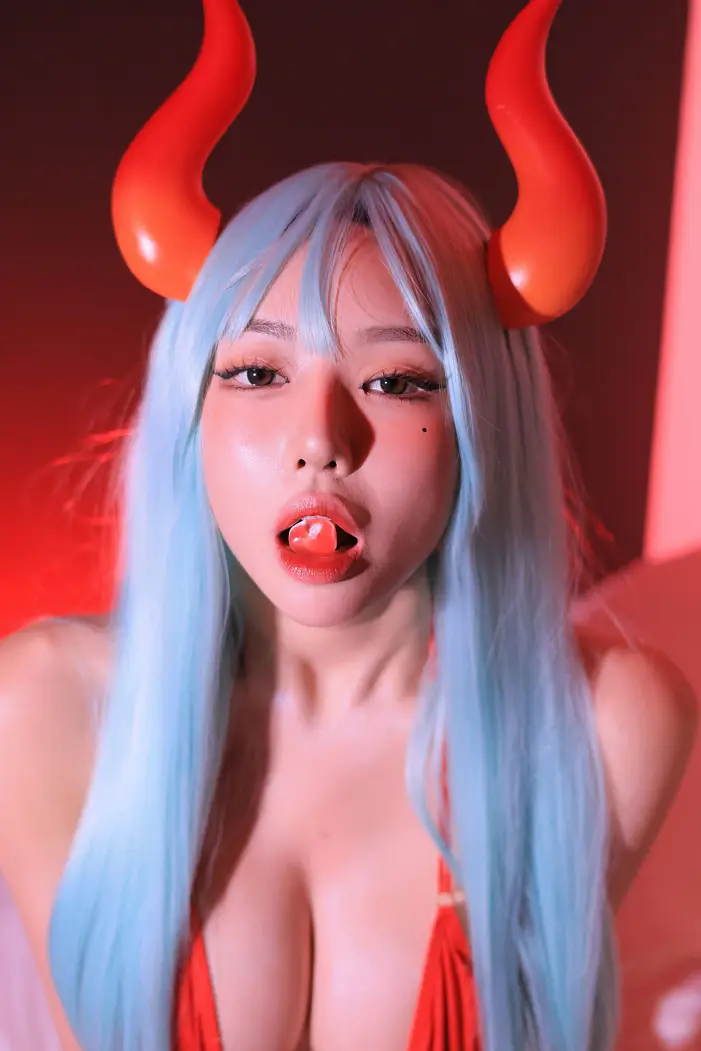 동그란, 포토북 「붉은 서큐버스」 Set.02