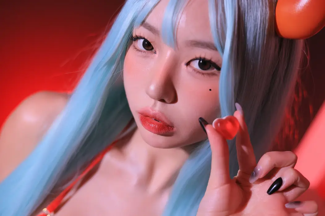 동그란, 포토북 「붉은 서큐버스」 Set.02